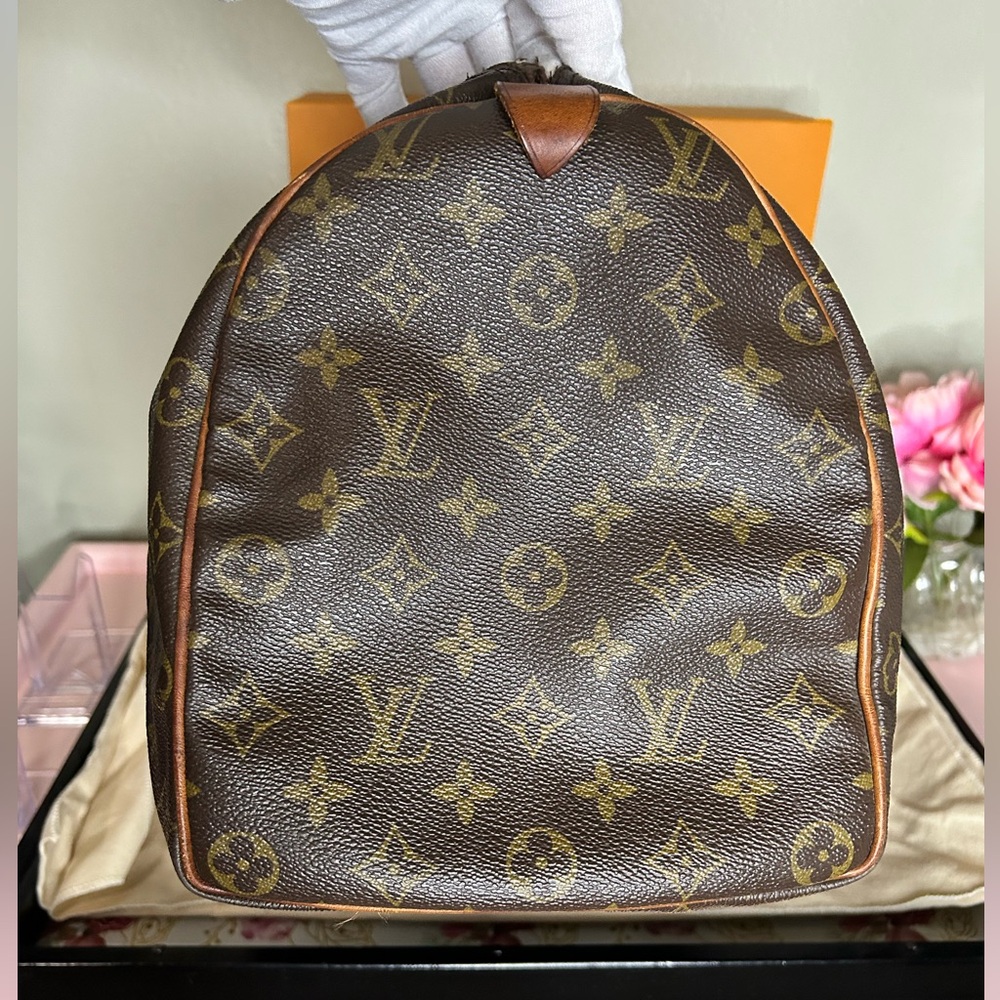 Authentic Louis Vuitton Speed 40 Monogram- Don’t Miss Out. - Picture 5 of 11